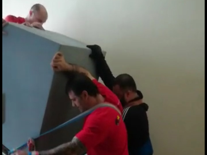 Установка сейфа